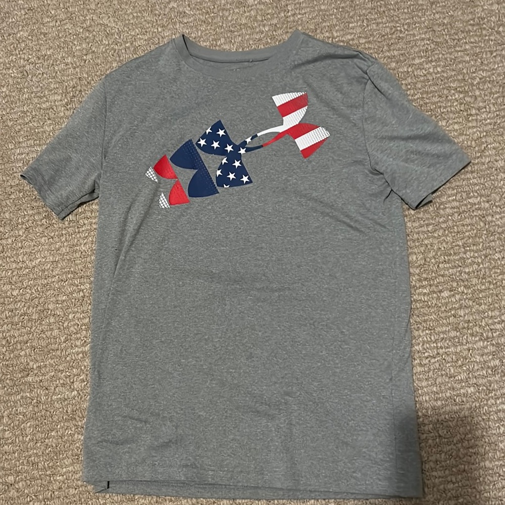 Under Armour Heatgear Grey shirt.